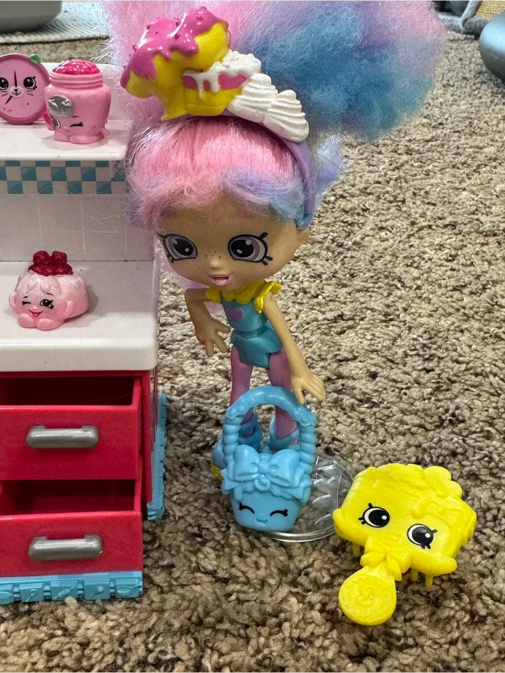 Shopkins Play Set with Pink Pizza Crossbody Bag - Colorful Toy Accessories